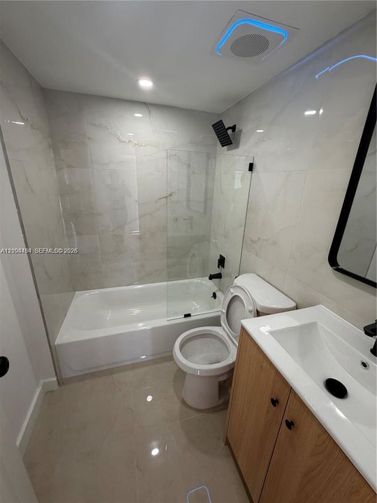 For Rent: $2,350 (2 beds, 2 baths, 800 Square Feet)