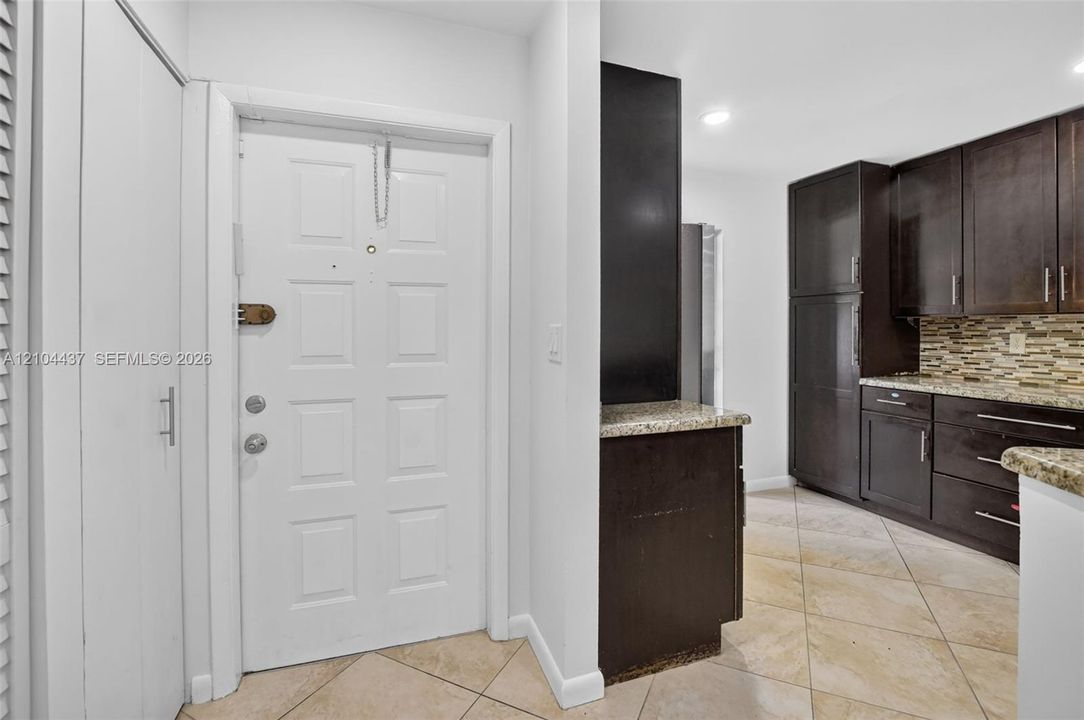 В аренду: $3,200 (3 спален, 2 ванн, 1420 Квадратных фут)