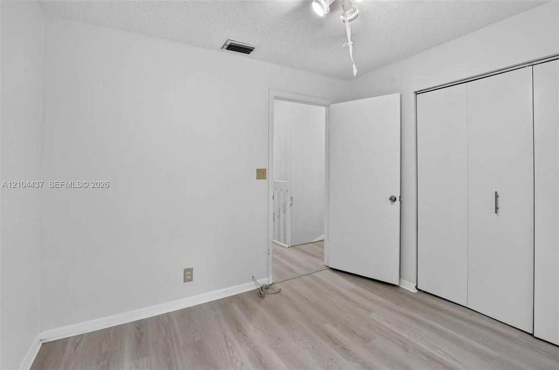 В аренду: $3,200 (3 спален, 2 ванн, 1420 Квадратных фут)