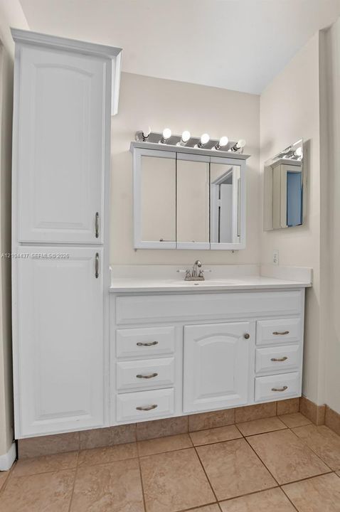 В аренду: $3,200 (3 спален, 2 ванн, 1420 Квадратных фут)