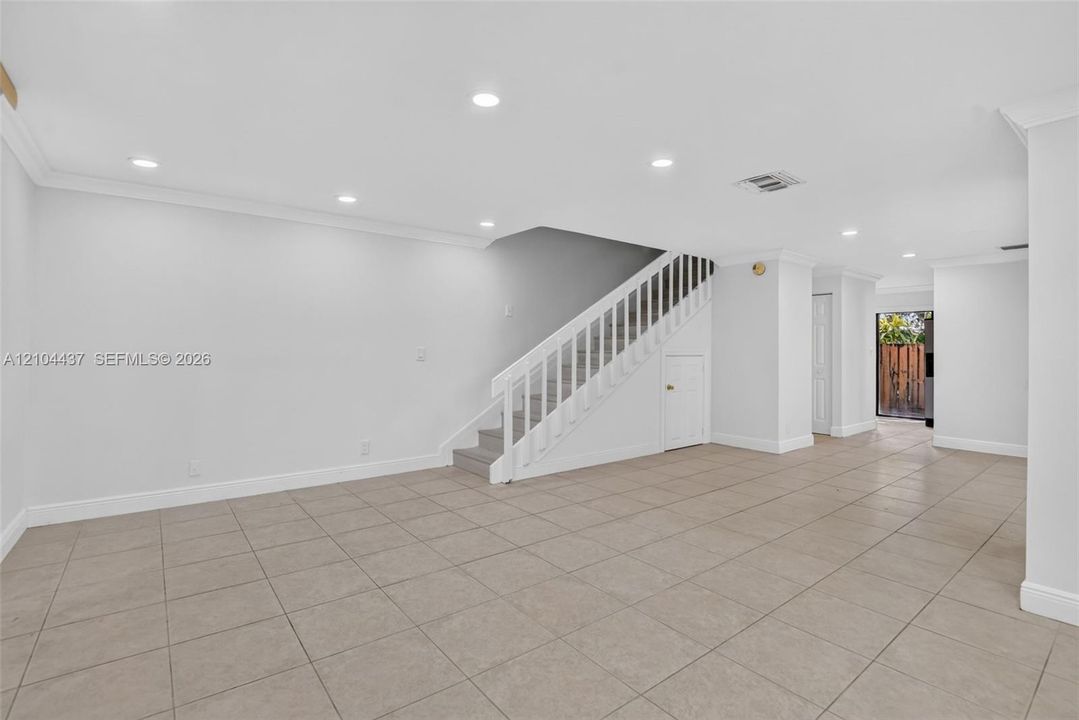 В аренду: $3,200 (3 спален, 2 ванн, 1420 Квадратных фут)