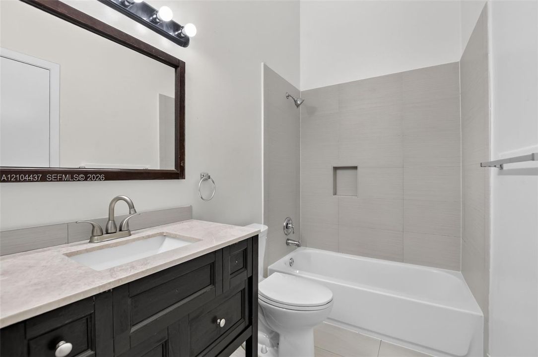В аренду: $3,200 (3 спален, 2 ванн, 1420 Квадратных фут)