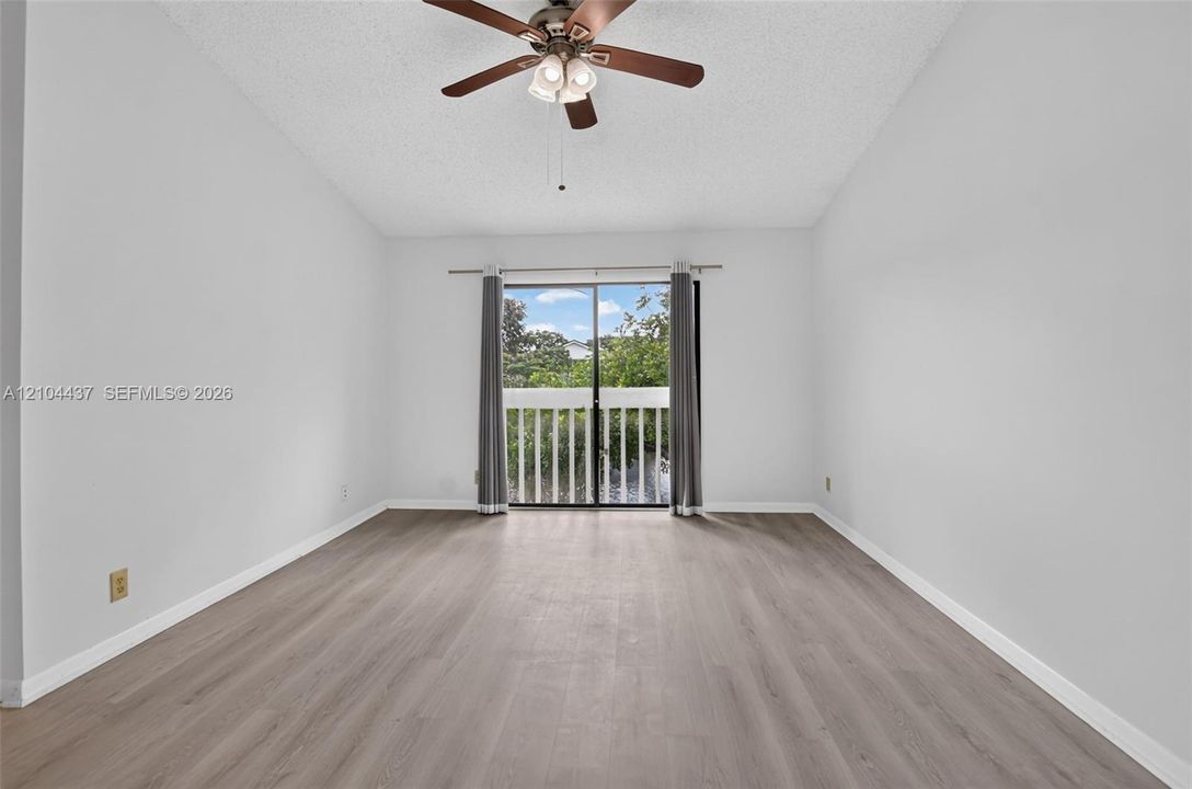 В аренду: $3,200 (3 спален, 2 ванн, 1420 Квадратных фут)