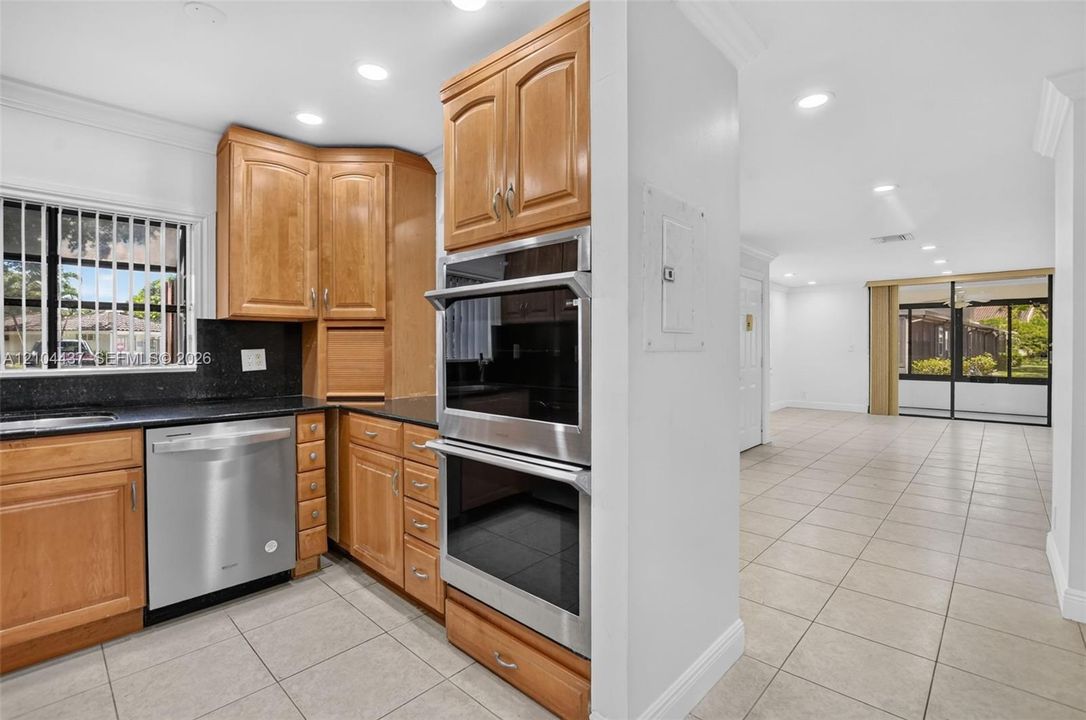 В аренду: $3,200 (3 спален, 2 ванн, 1420 Квадратных фут)