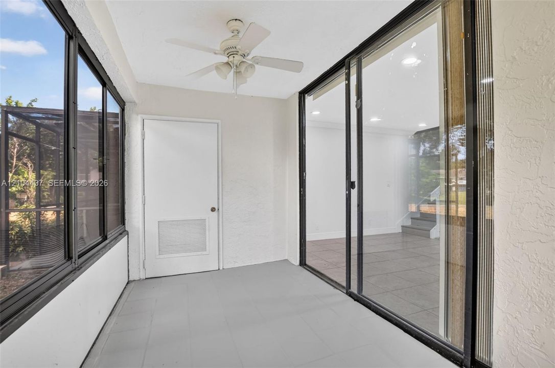 В аренду: $3,200 (3 спален, 2 ванн, 1420 Квадратных фут)
