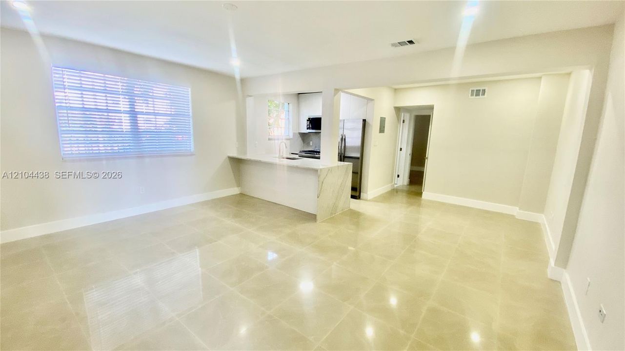 For Rent: $2,200 (1 beds, 1 baths, 680 Square Feet)