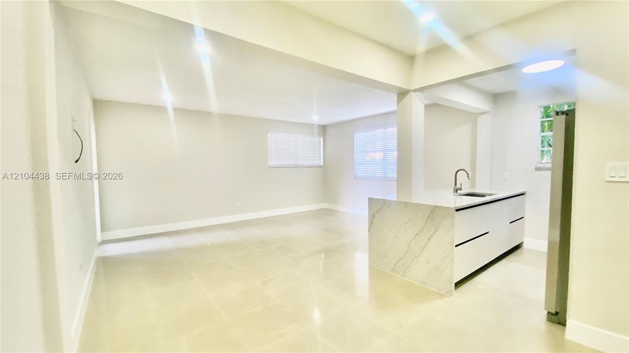 For Rent: $2,200 (1 beds, 1 baths, 680 Square Feet)