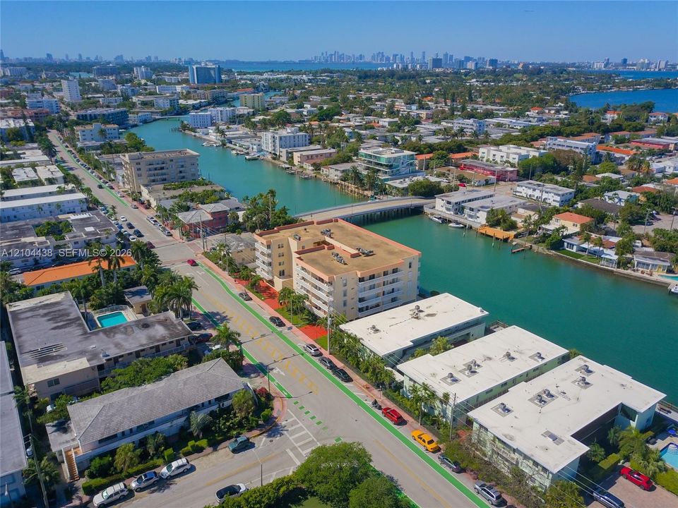For Rent: $2,200 (1 beds, 1 baths, 680 Square Feet)