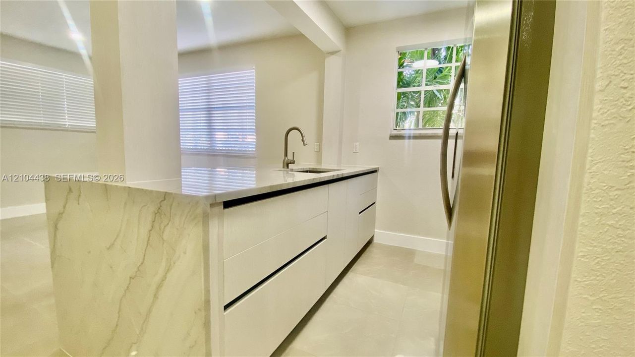 For Rent: $2,200 (1 beds, 1 baths, 680 Square Feet)
