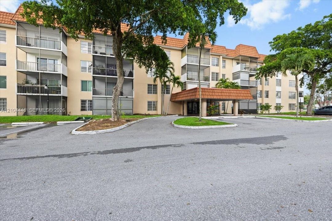 For Rent: $1,900 (2 beds, 2 baths, 1016 Square Feet)