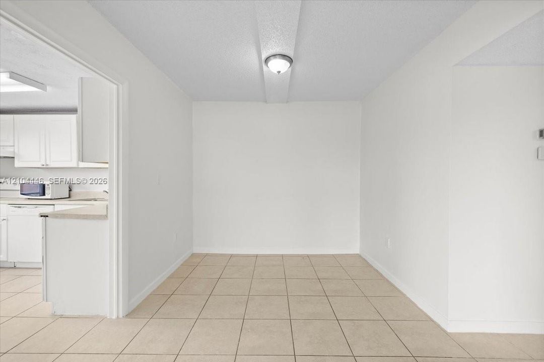 For Rent: $1,900 (2 beds, 2 baths, 1016 Square Feet)