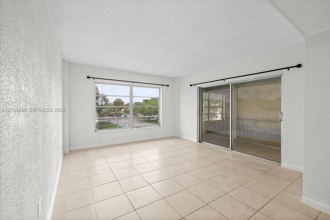 For Rent: $1,900 (2 beds, 2 baths, 1016 Square Feet)