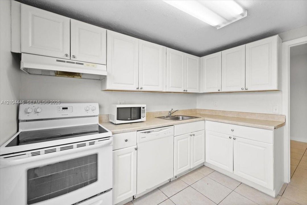 For Rent: $1,900 (2 beds, 2 baths, 1016 Square Feet)