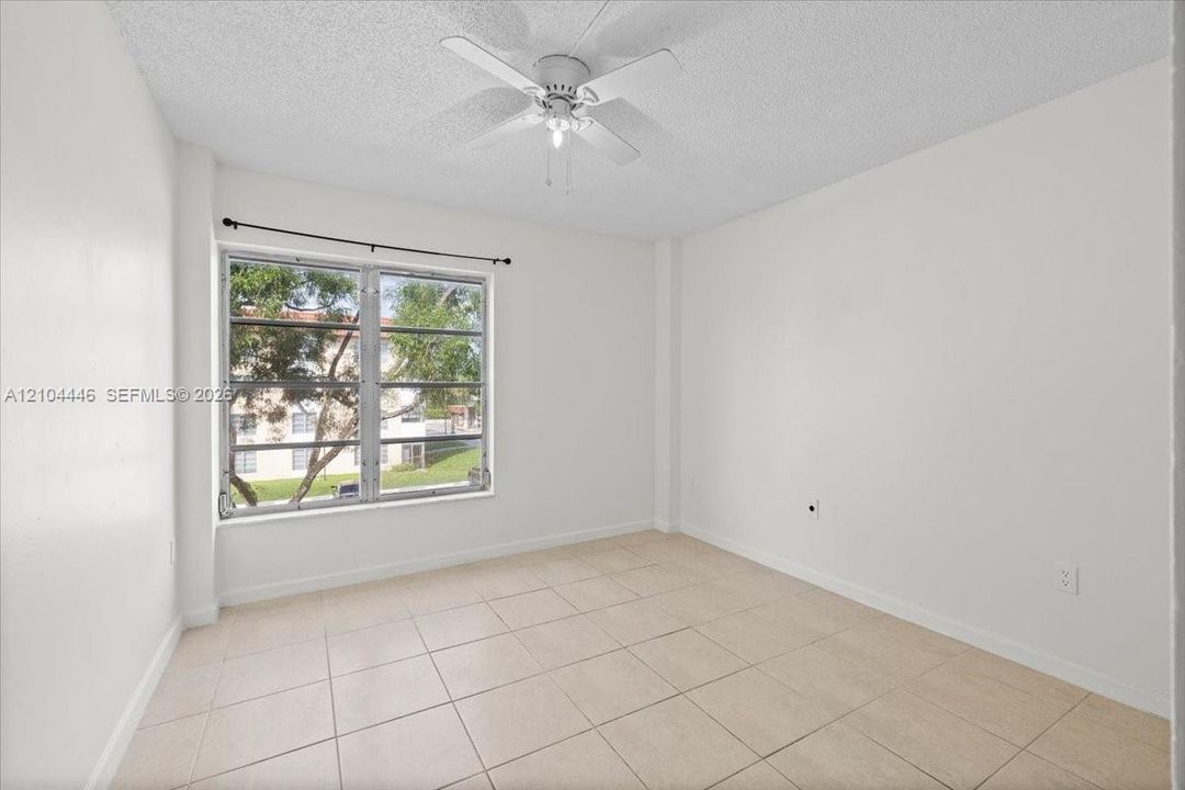 For Rent: $1,900 (2 beds, 2 baths, 1016 Square Feet)