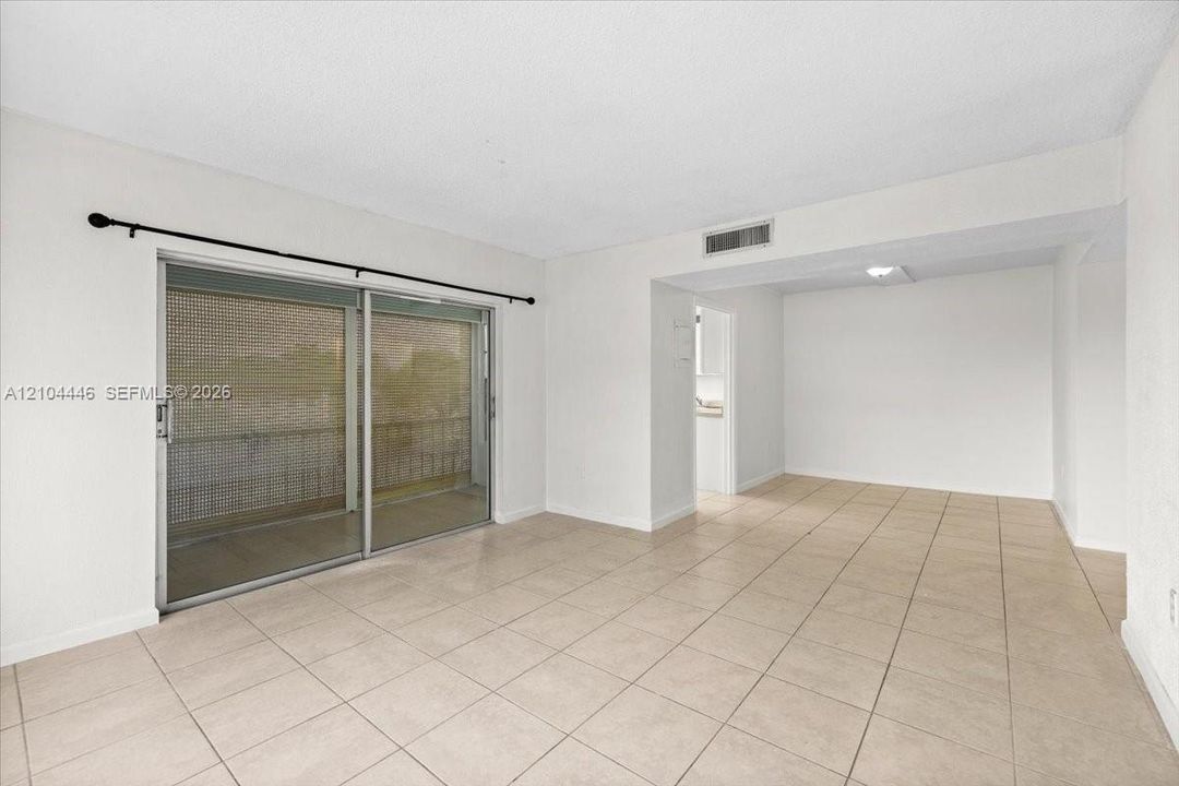 For Rent: $1,900 (2 beds, 2 baths, 1016 Square Feet)