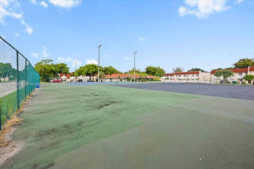 For Rent: $1,900 (2 beds, 2 baths, 1016 Square Feet)