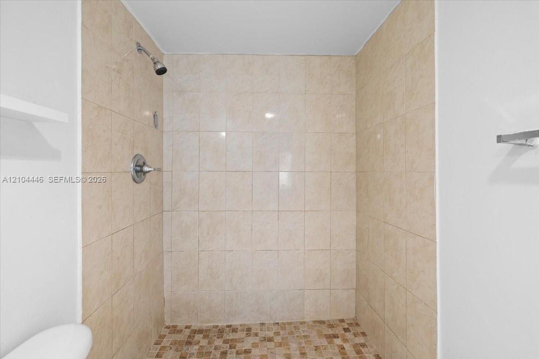 For Rent: $1,900 (2 beds, 2 baths, 1016 Square Feet)