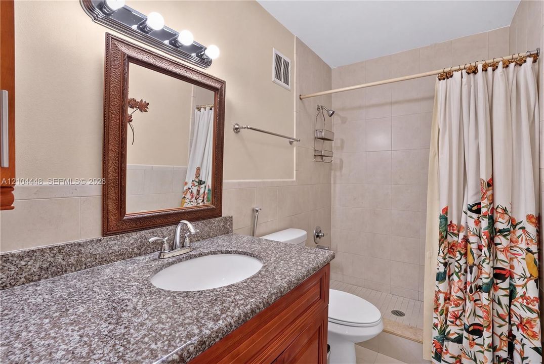 En Venta: $270,000 (2 camas, 2 baños, 866 Pies cuadrados)