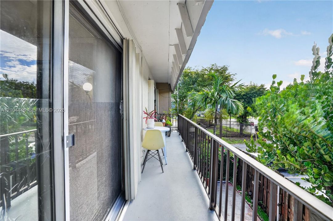 En Venta: $270,000 (2 camas, 2 baños, 866 Pies cuadrados)