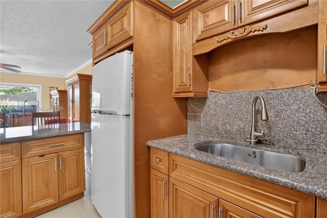 En Venta: $270,000 (2 camas, 2 baños, 866 Pies cuadrados)