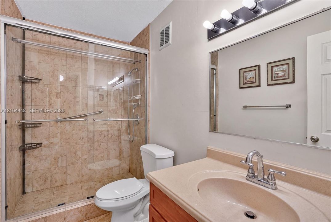 En Venta: $270,000 (2 camas, 2 baños, 866 Pies cuadrados)