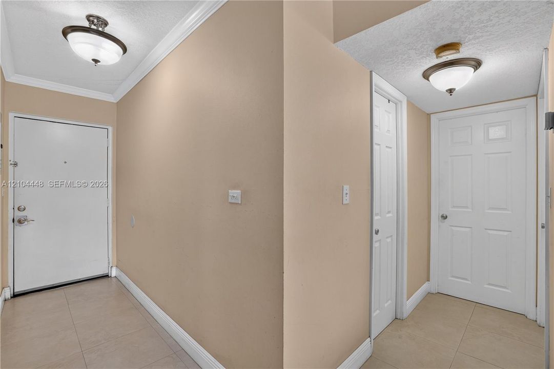 En Venta: $270,000 (2 camas, 2 baños, 866 Pies cuadrados)