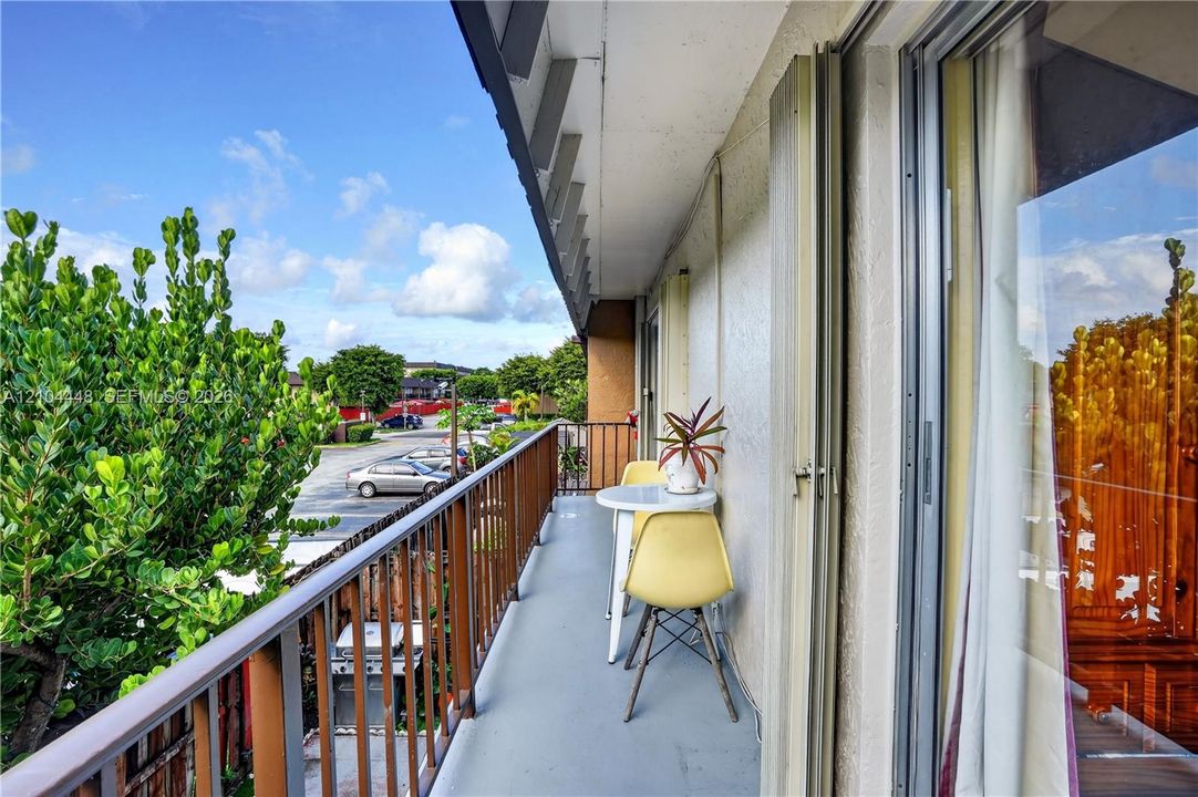 En Venta: $270,000 (2 camas, 2 baños, 866 Pies cuadrados)