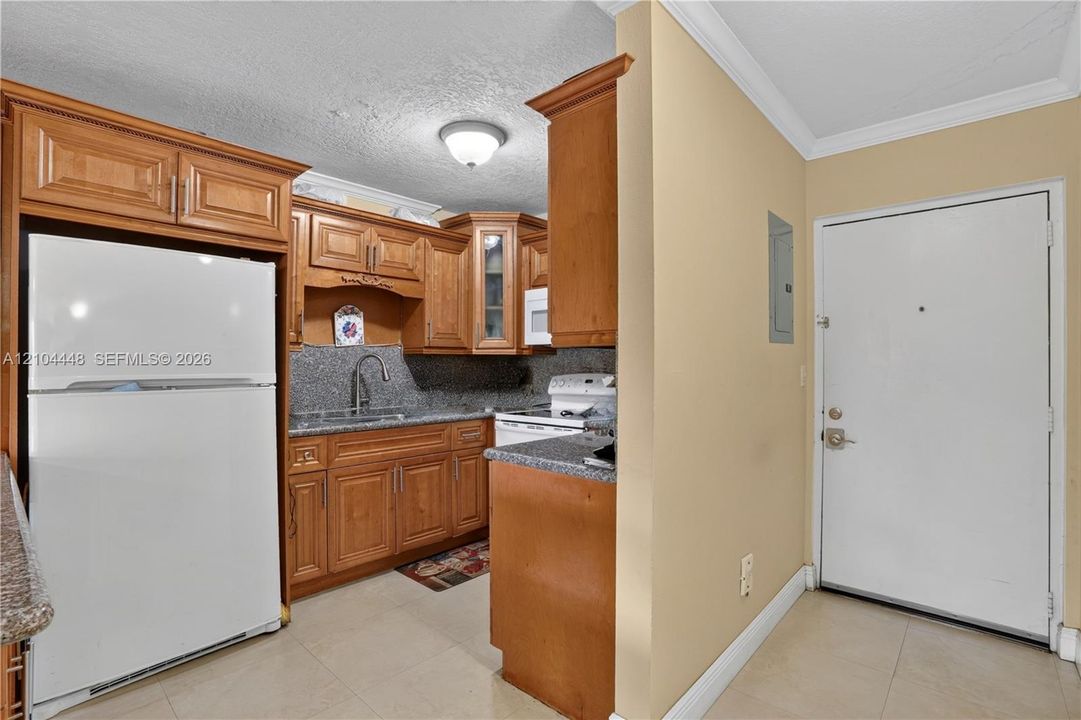 En Venta: $270,000 (2 camas, 2 baños, 866 Pies cuadrados)