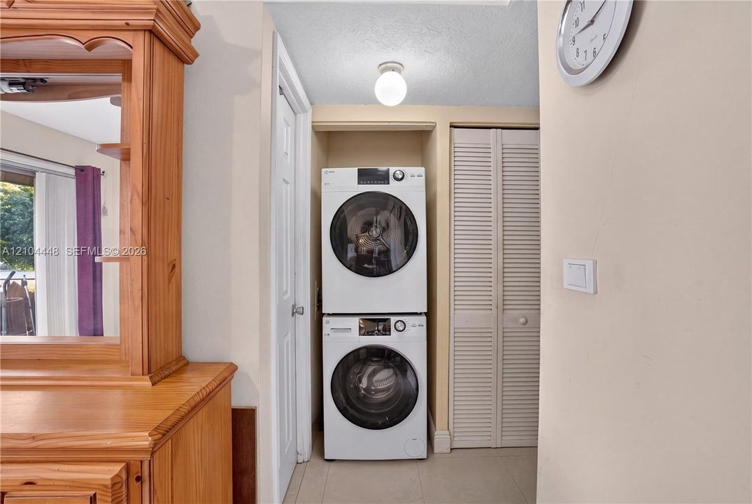 En Venta: $270,000 (2 camas, 2 baños, 866 Pies cuadrados)