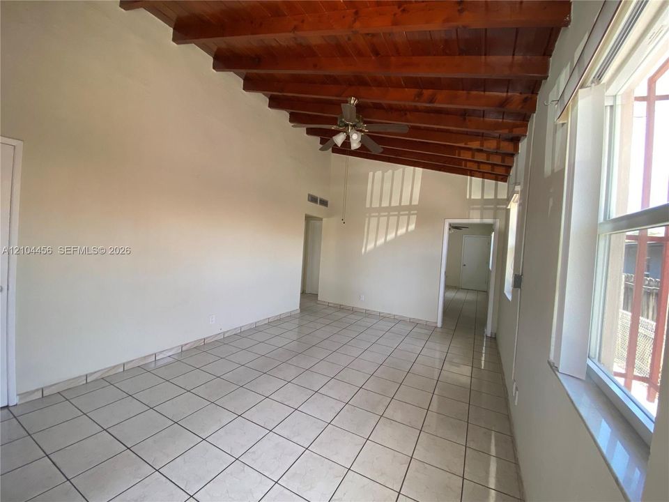 В аренду: $3,000 (3 спален, 2 ванн, 1744 Квадратных фут)