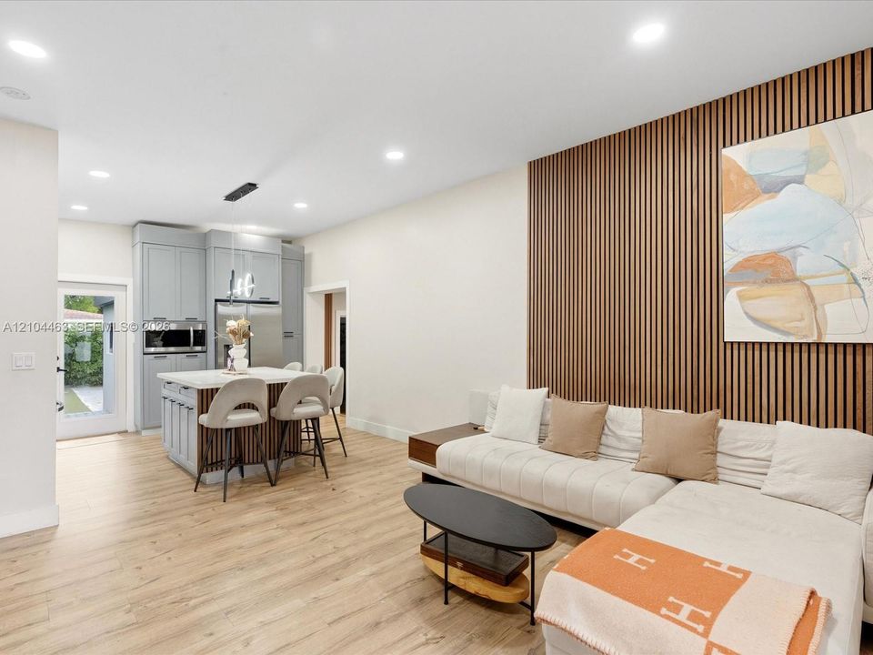 На продажу: $965,000 (4 спален, 3 ванн, 1650 Квадратных фут)