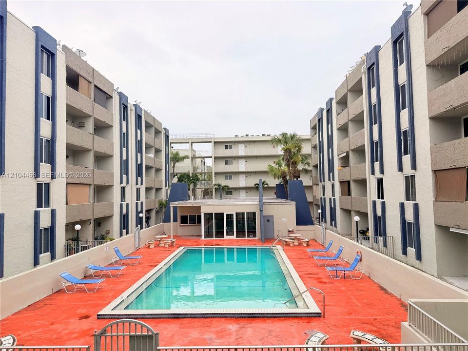 For Rent: $1,980 (2 beds, 2 baths, 960 Square Feet)