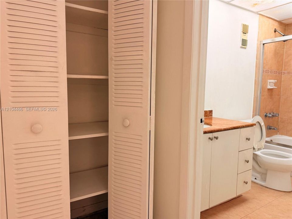 For Rent: $1,980 (2 beds, 2 baths, 960 Square Feet)