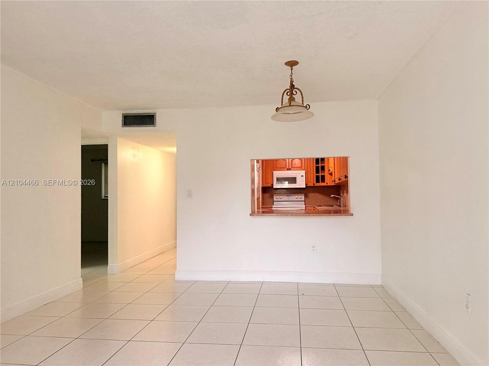 For Rent: $1,980 (2 beds, 2 baths, 960 Square Feet)