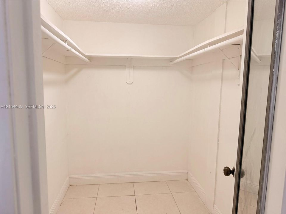 For Rent: $1,980 (2 beds, 2 baths, 960 Square Feet)