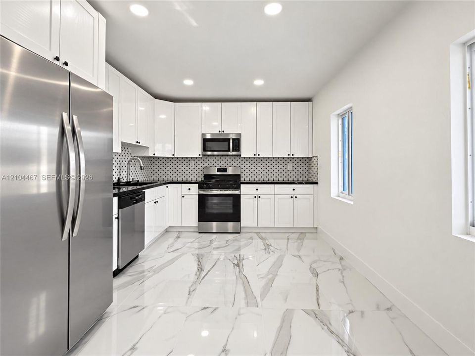 For Sale: $720,000 (3 beds, 3 baths, 2075 Square Feet)