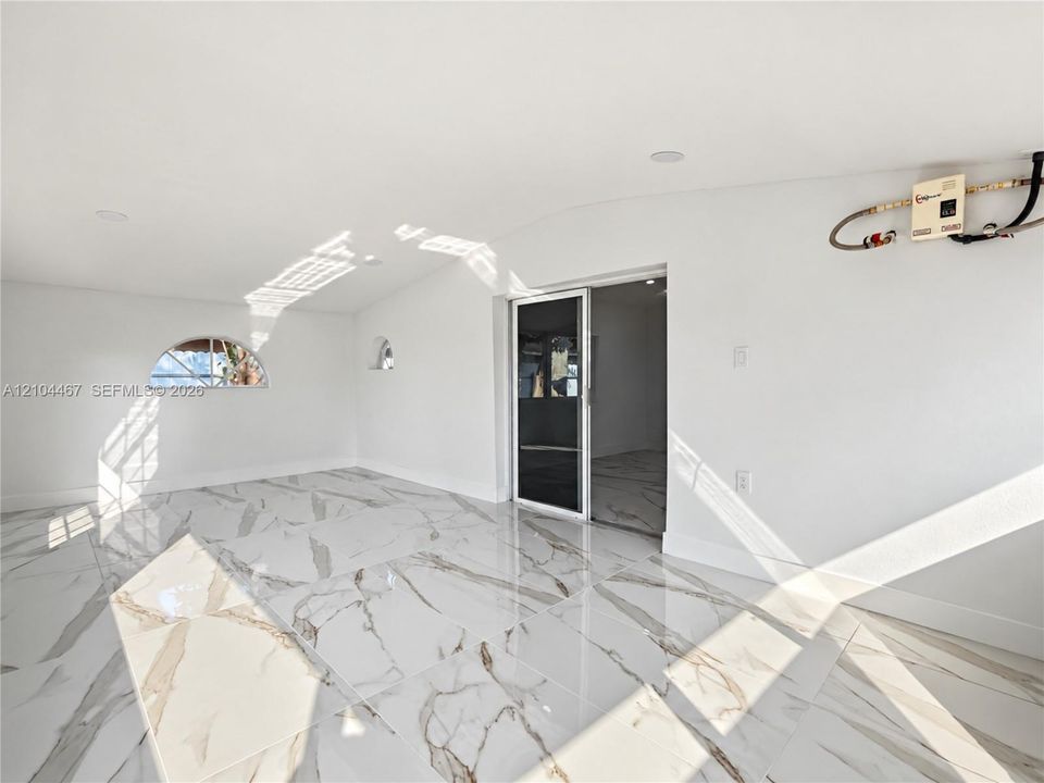 For Sale: $720,000 (3 beds, 3 baths, 2075 Square Feet)