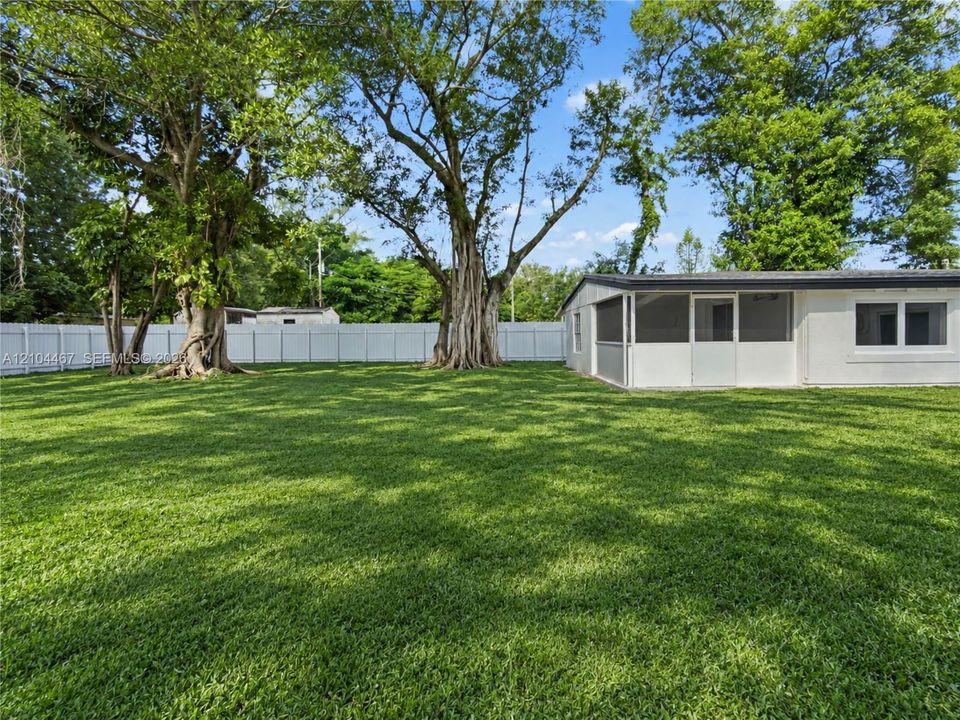For Sale: $720,000 (3 beds, 3 baths, 2075 Square Feet)