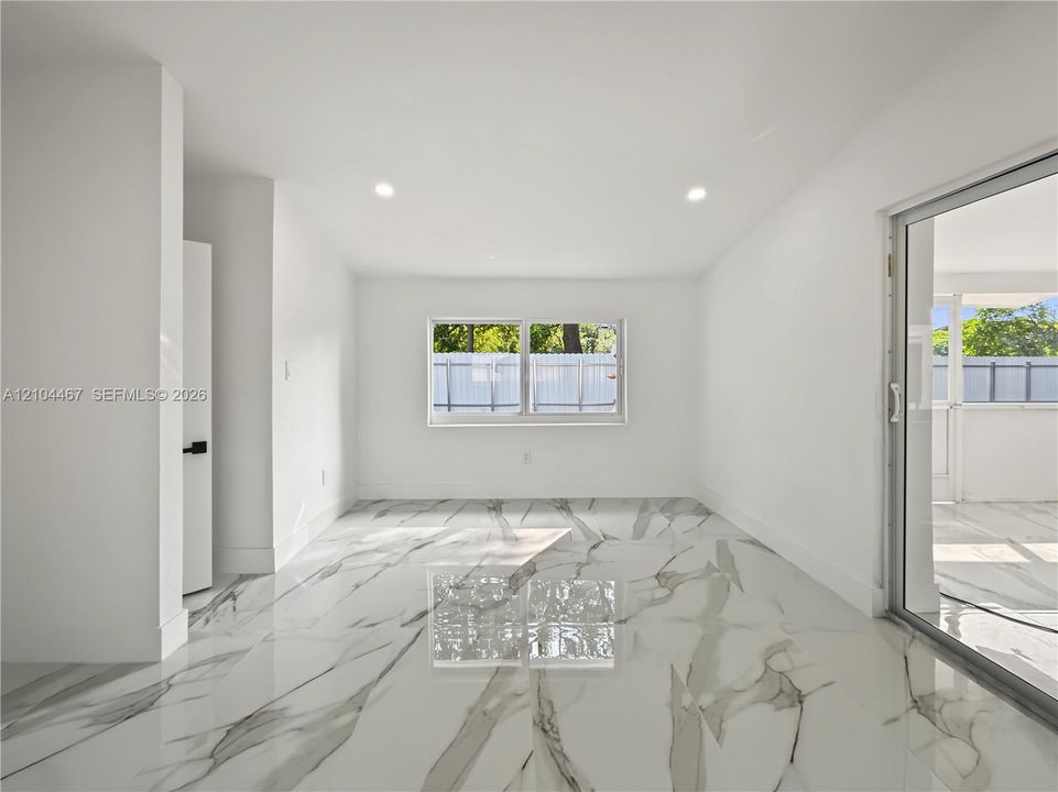 For Sale: $720,000 (3 beds, 3 baths, 2075 Square Feet)