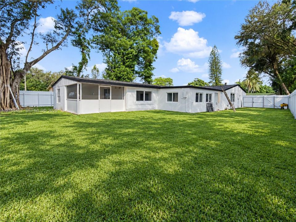For Sale: $720,000 (3 beds, 3 baths, 2075 Square Feet)