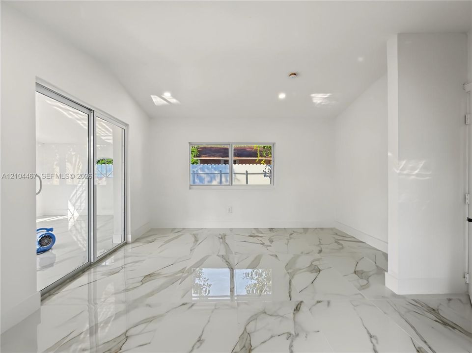For Sale: $720,000 (3 beds, 3 baths, 2075 Square Feet)