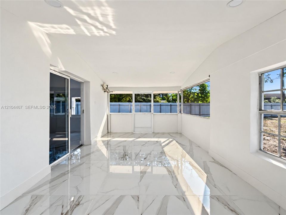 For Sale: $720,000 (3 beds, 3 baths, 2075 Square Feet)