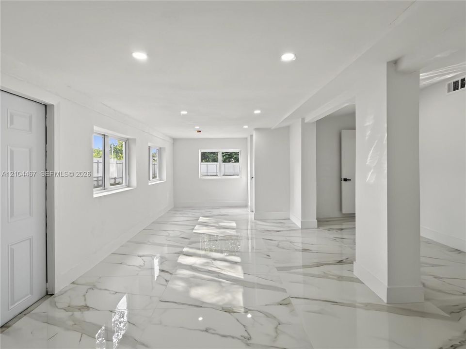 For Sale: $720,000 (3 beds, 3 baths, 2075 Square Feet)