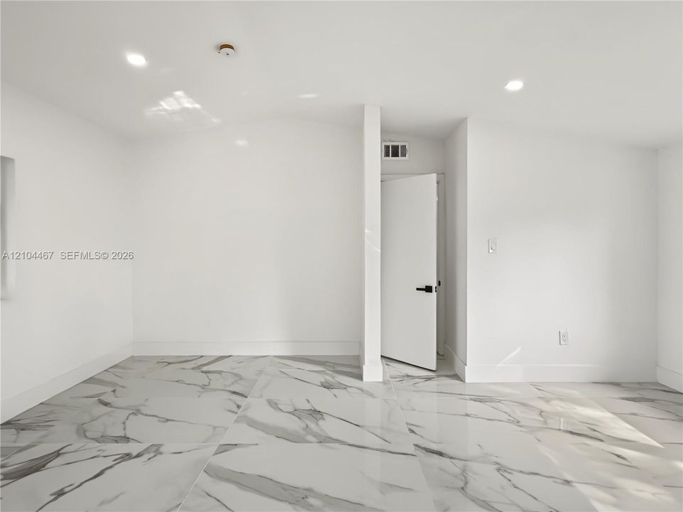 For Sale: $720,000 (3 beds, 3 baths, 2075 Square Feet)