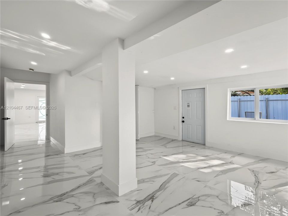 For Sale: $720,000 (3 beds, 3 baths, 2075 Square Feet)