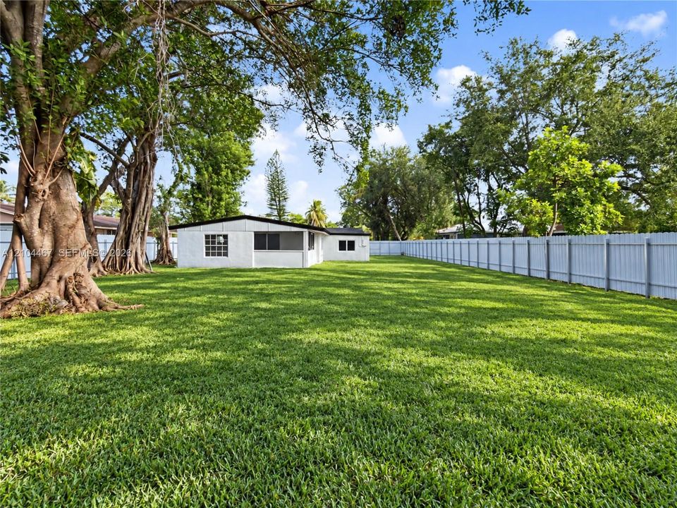 For Sale: $720,000 (3 beds, 3 baths, 2075 Square Feet)