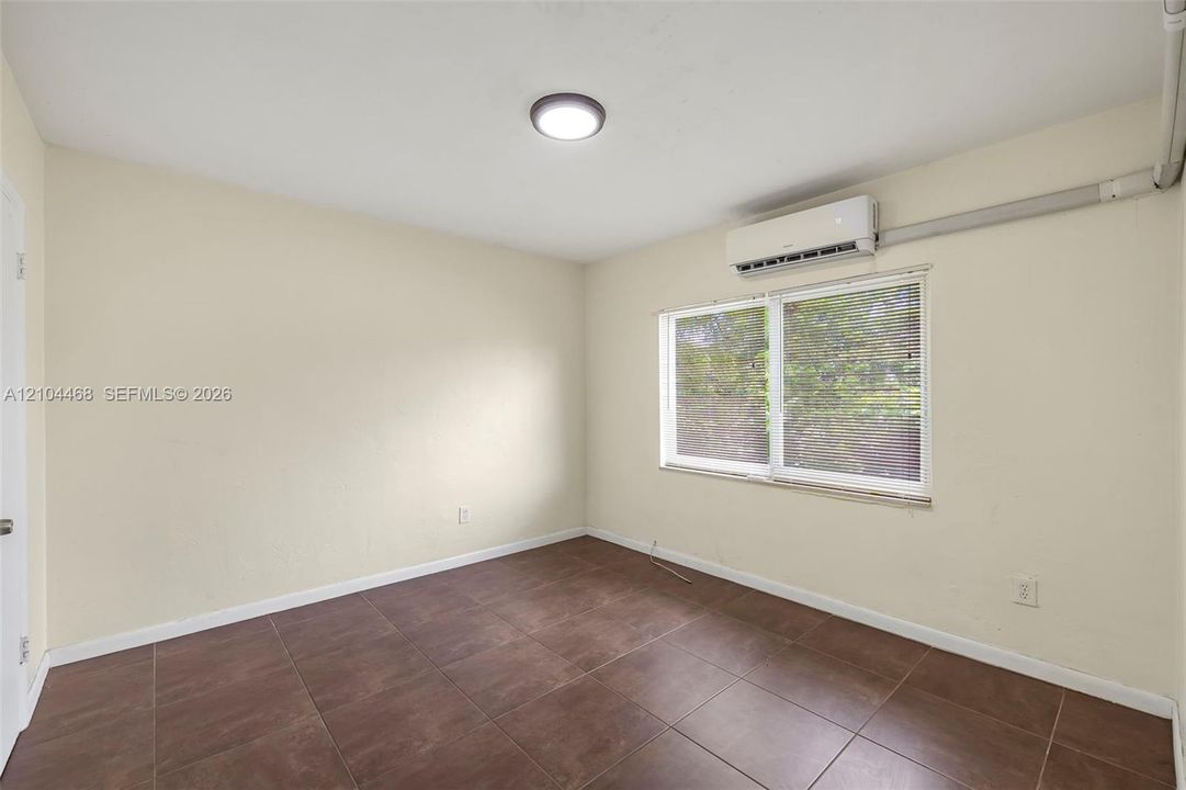 For Rent: $1,650 (1 beds, 1 baths, 710 Square Feet)