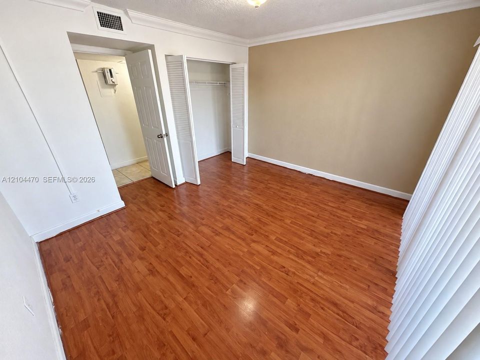 For Rent: $1,950 (2 beds, 1 baths, 843 Square Feet)