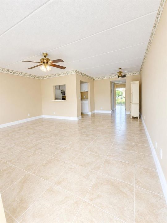 Entrance Livingroom