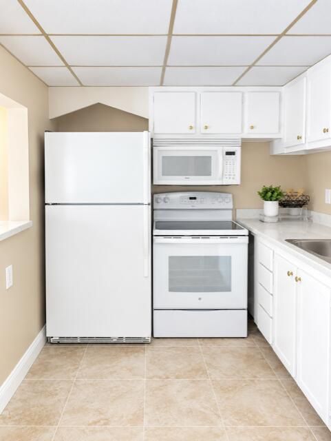CONDO KITCHEN